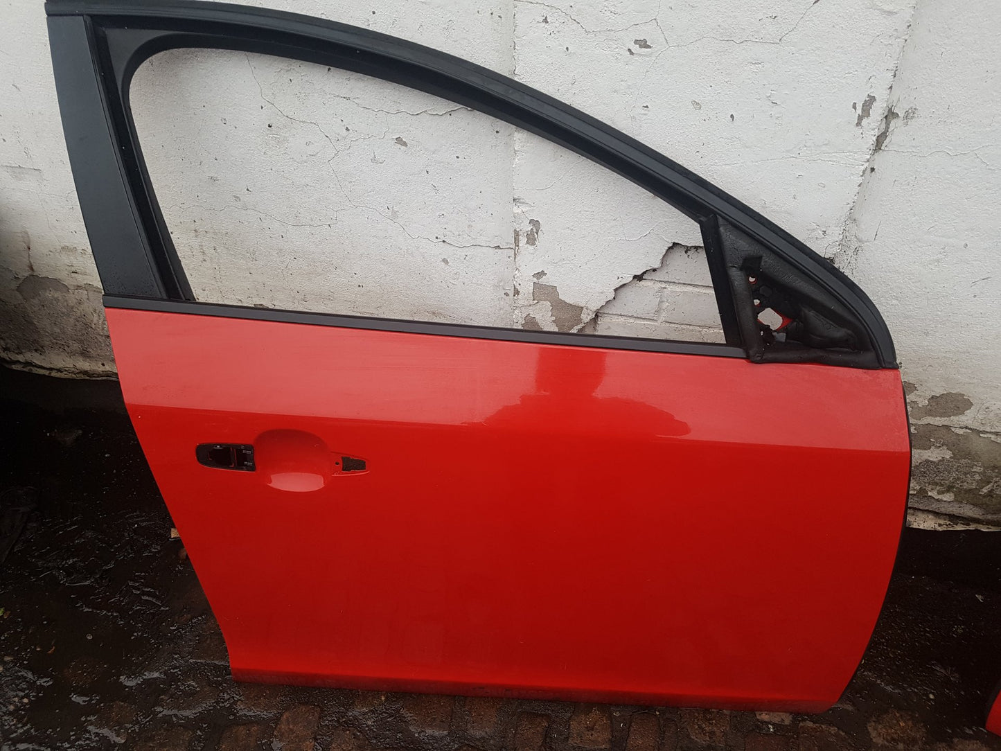 2011 - 2014 Volvo V60 I 155 Estate DOOR - BARE (FRONT DRIVER SIDE)