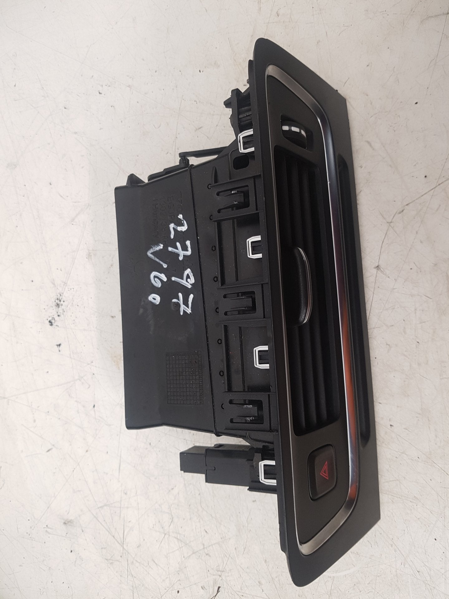 2011 - 2014 Volvo V60 I 155 Estate DASHBOARD VENT 1302138