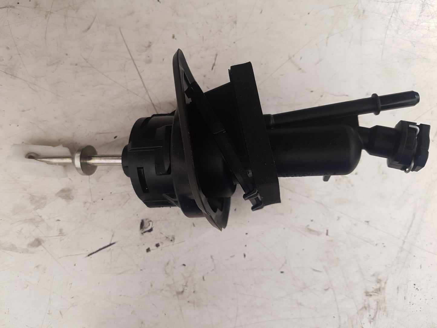 2010 - 2012 Volvo V50   Estate Clutch Master Cylinder 31325415