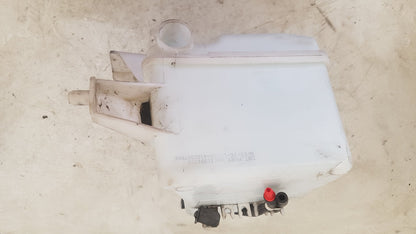 2012-2019 Volvo V40 525, 526 Hatchback Washer Bottle and Motor 31391616