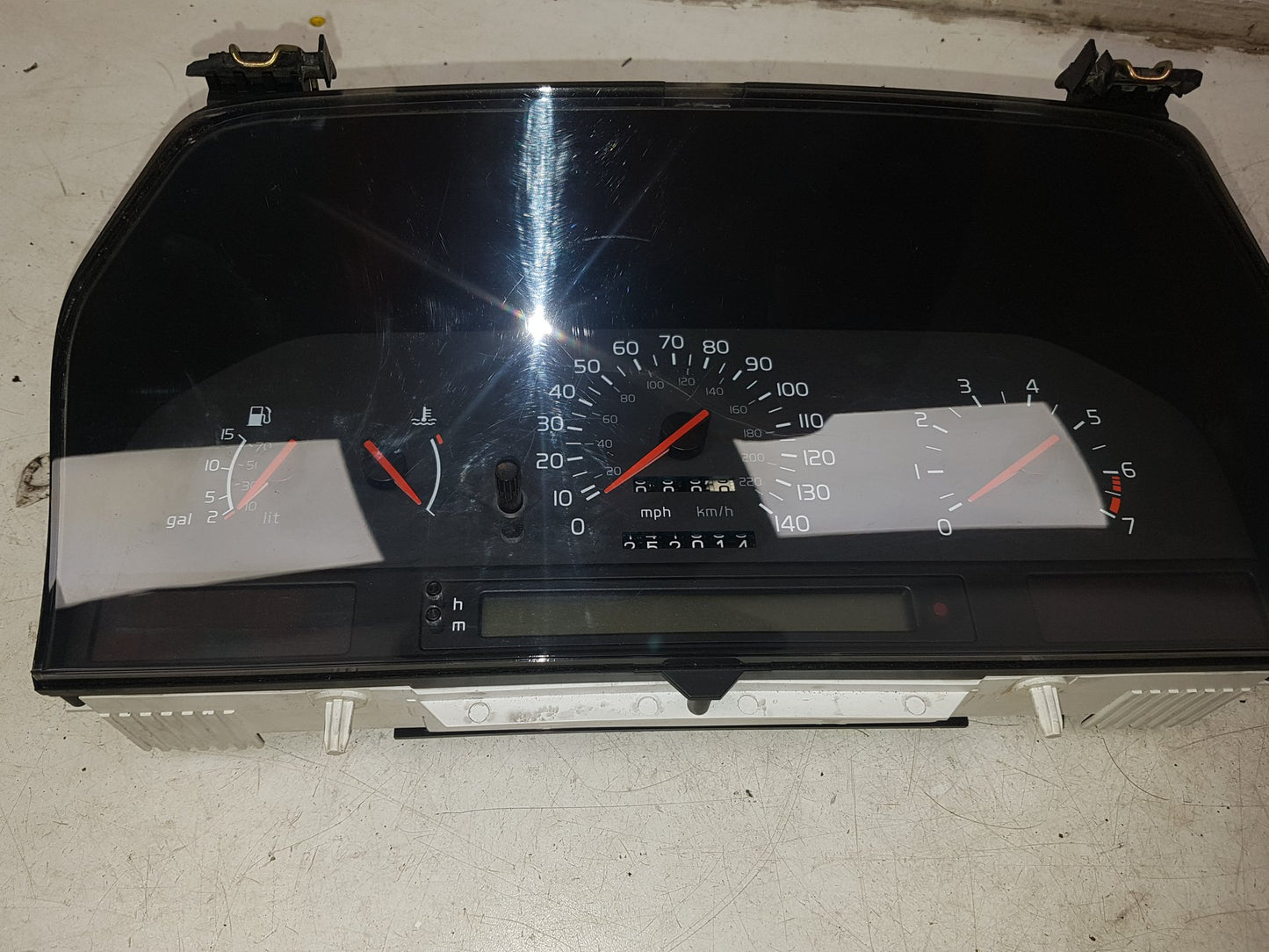 1992 - 1997 Volvo 850  Estate Instrument Cluster 9128095
