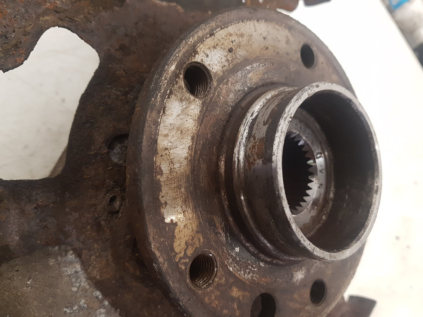2005 - 2015 Saab 9-3  Estate Right Front Hub Assembly 13224416