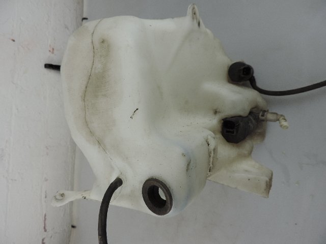 2004 - 2012 Volvo C70   WASHER BOTTLE & MOTOR