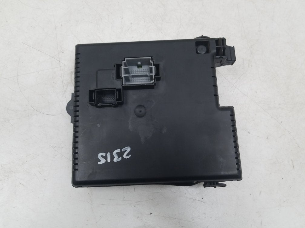 2004 - 2007 Volvo V70  Estate FUSE BOX (BODY ECU)(REAR ELECTRONIC MODULE) 8676391