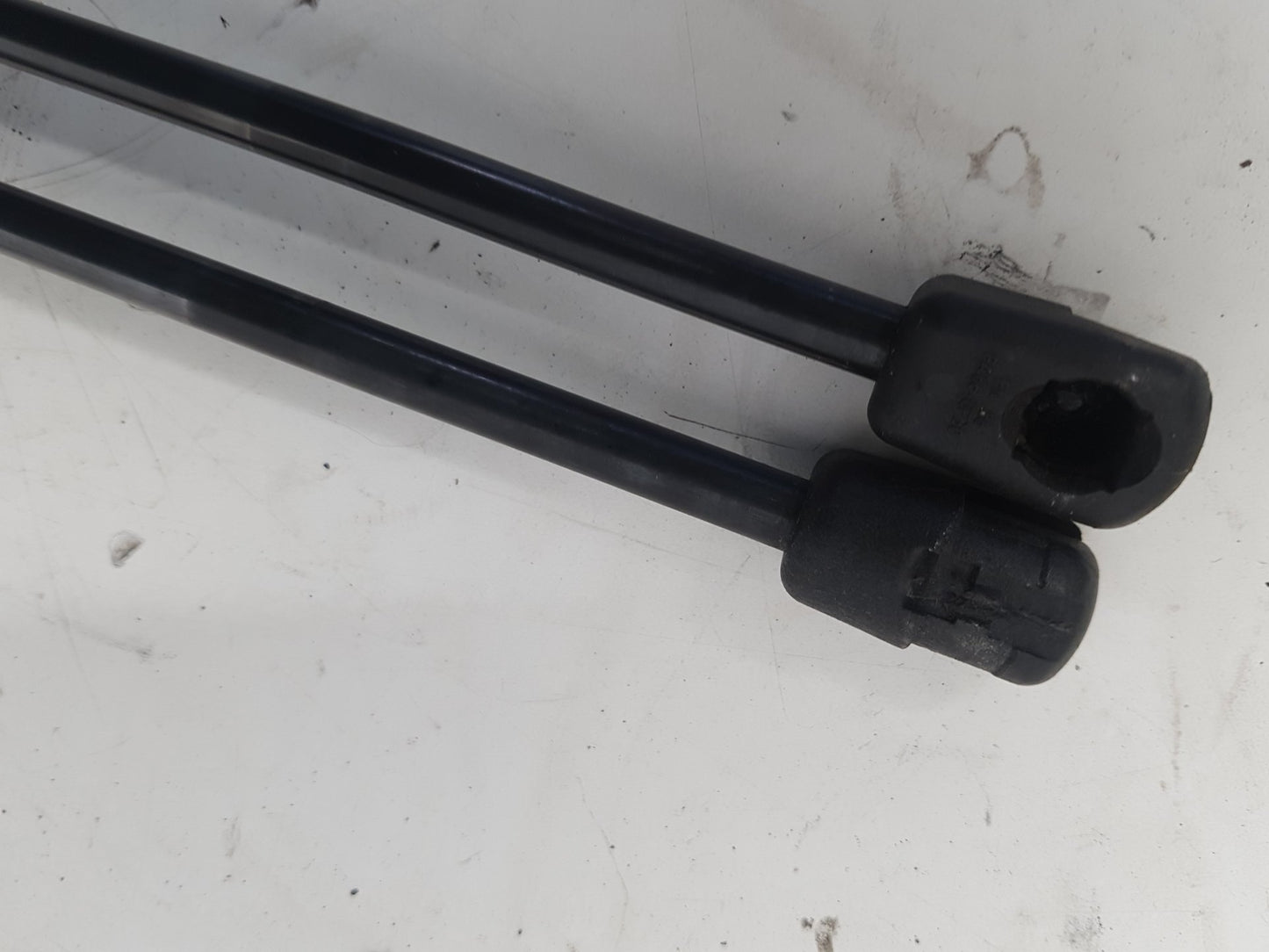 2015 - 2019 Volvo V40 Cross Country  Hatchback TAILGATE STRUTS (PAIR) 31395607