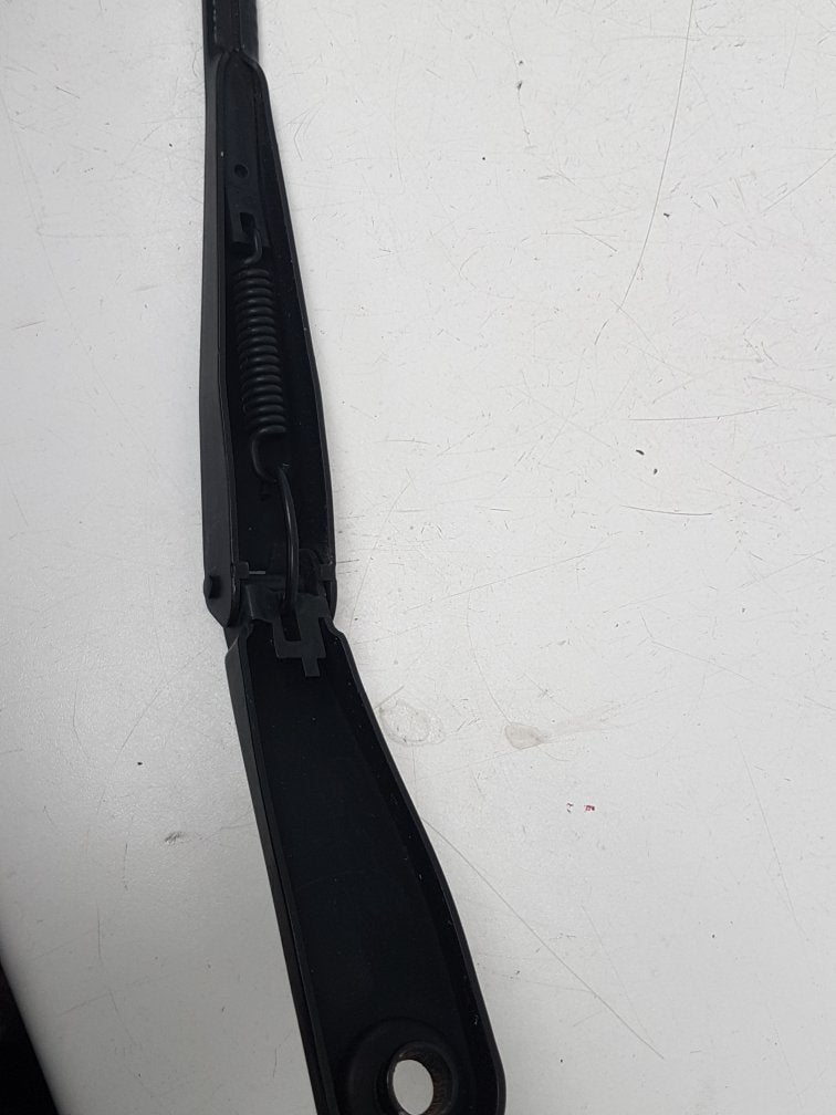 2007 - 2015 Volvo S80   Left Front Wiper Arm 30796038