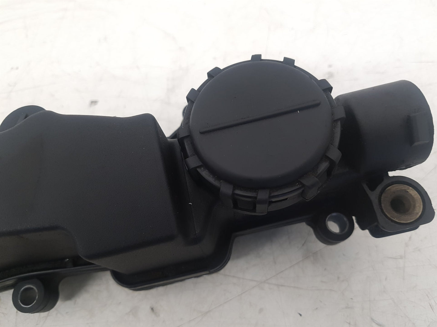 2005 - 2012 Volvo S40  Saloon ROCKER VALVE COVER 9660281080