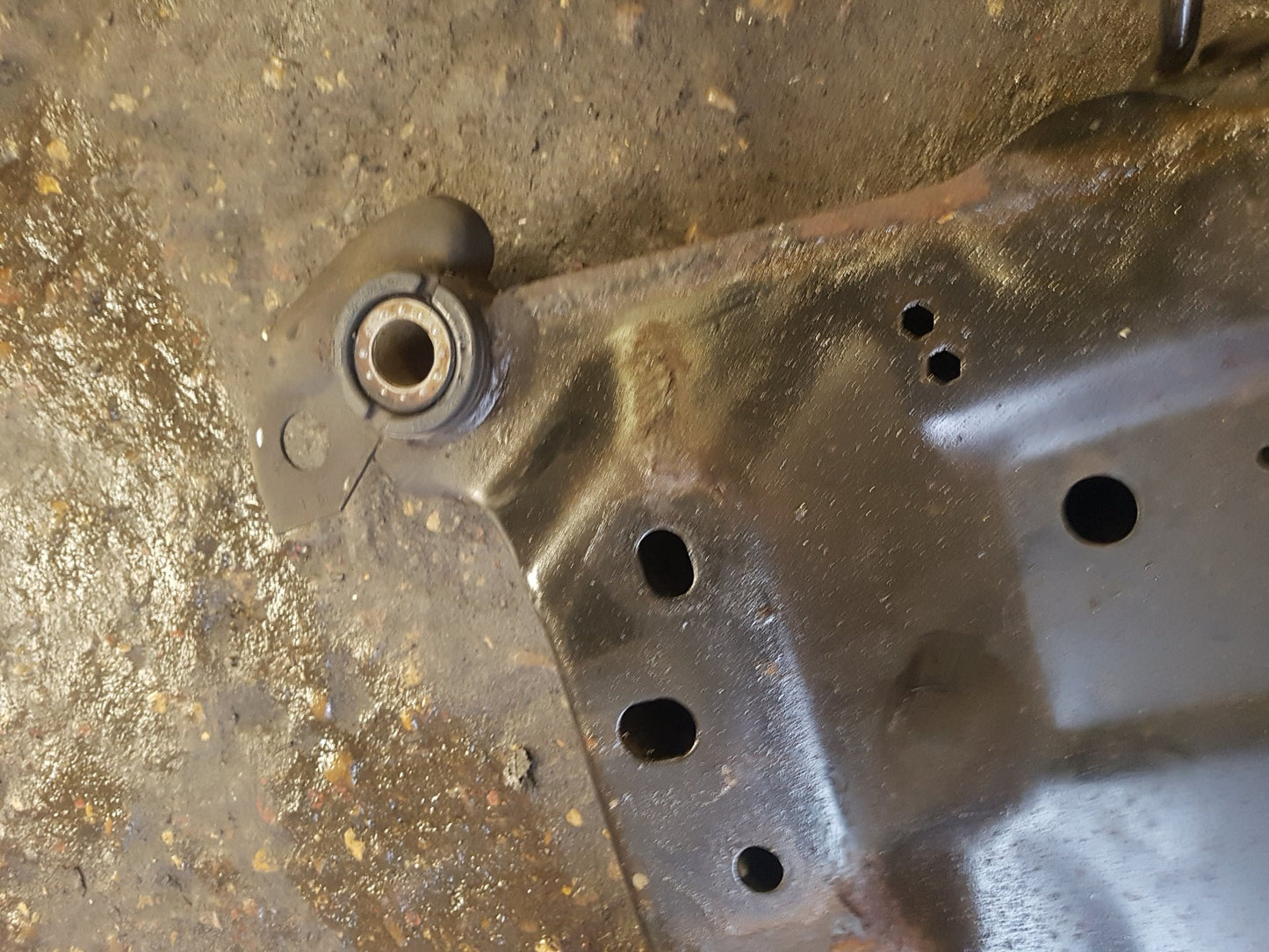 2013 - 2016 Volvo V40 III 525 Hatchback Front Subframe TO33A