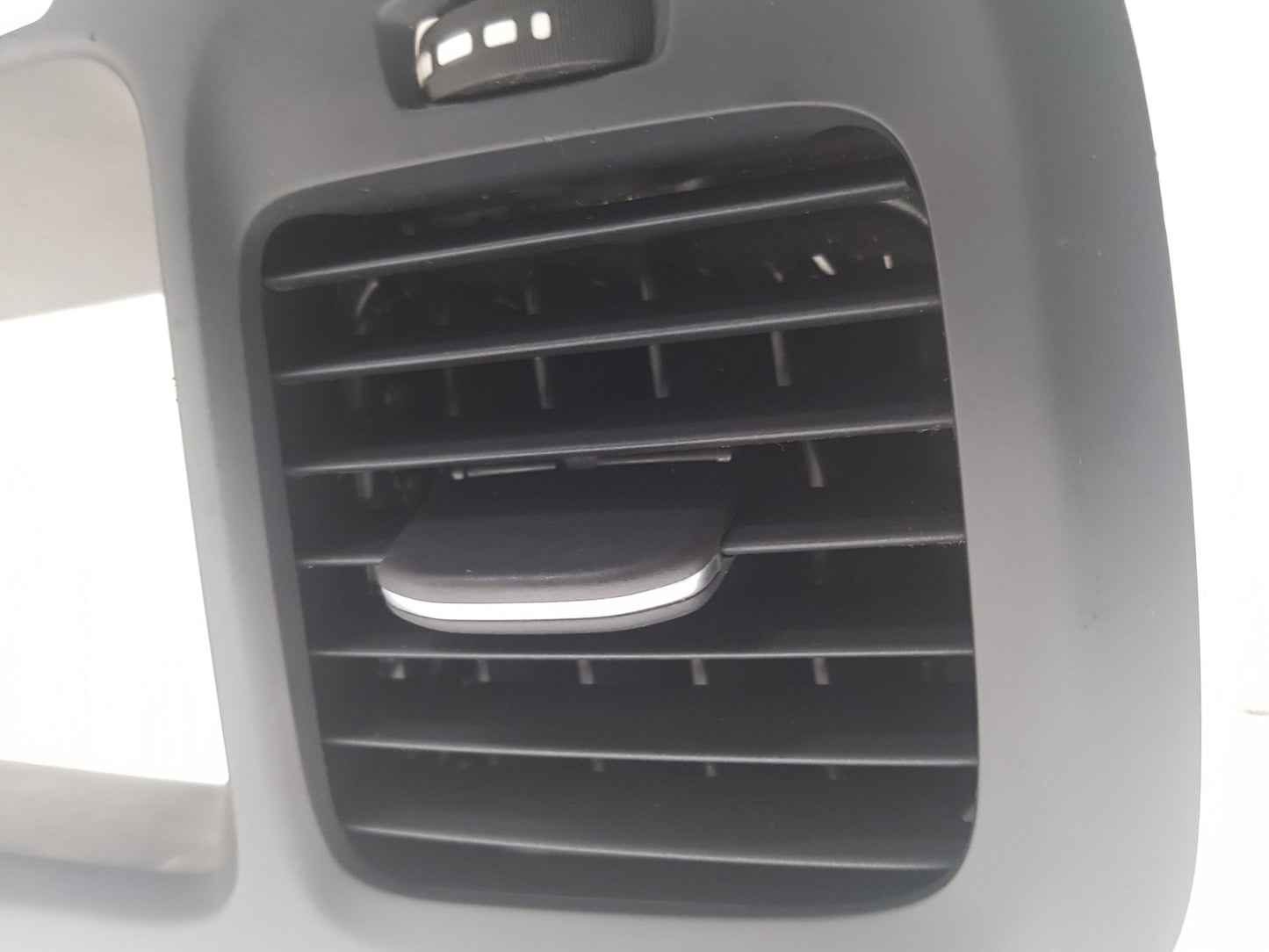 2009 - 2013 Volvo V60  Estate AIR VENT (CENTRE FRONT) 1281639