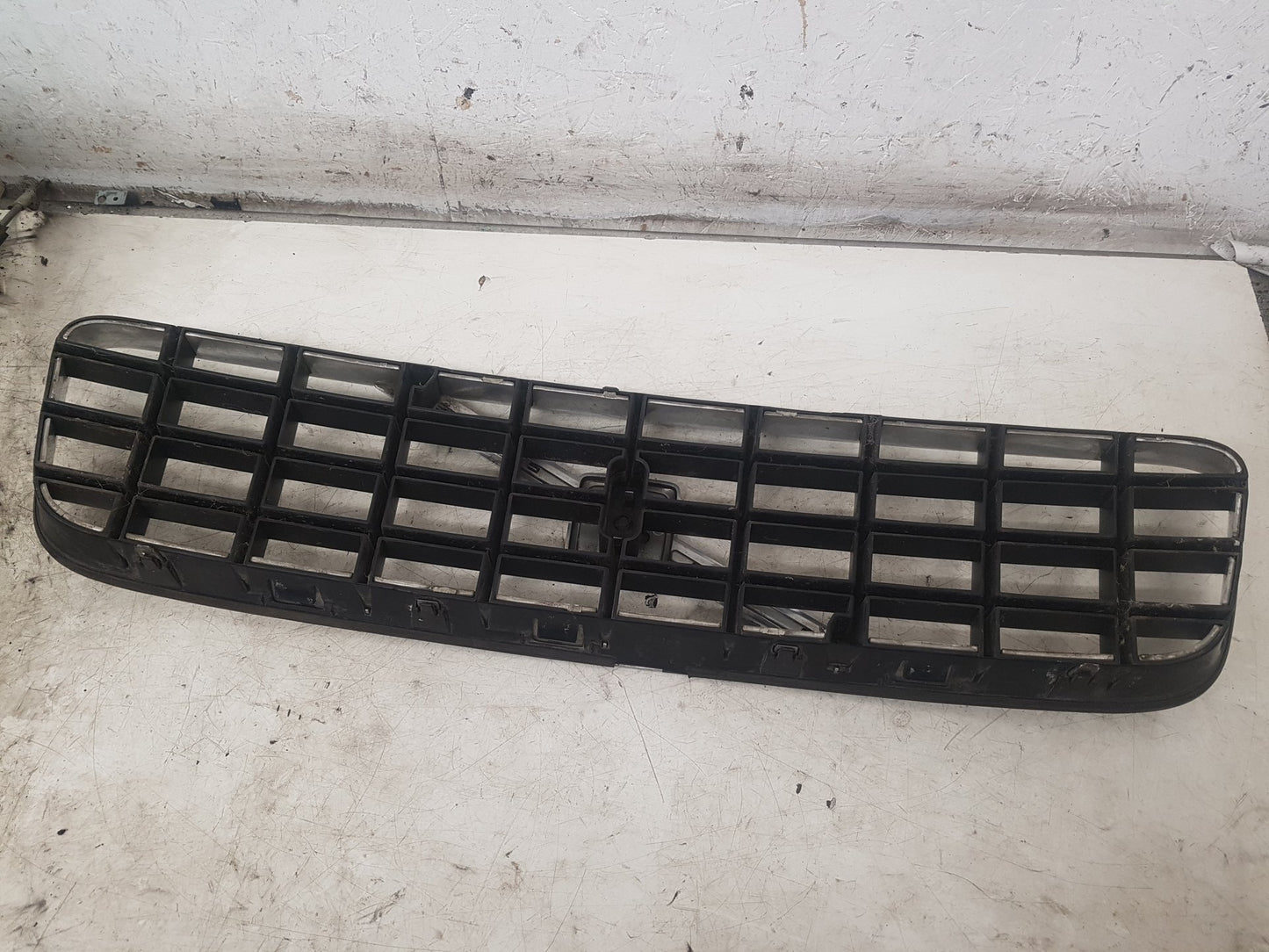 2003 - 2010 Volvo XC90  Estate FRONT GRILL 8620641