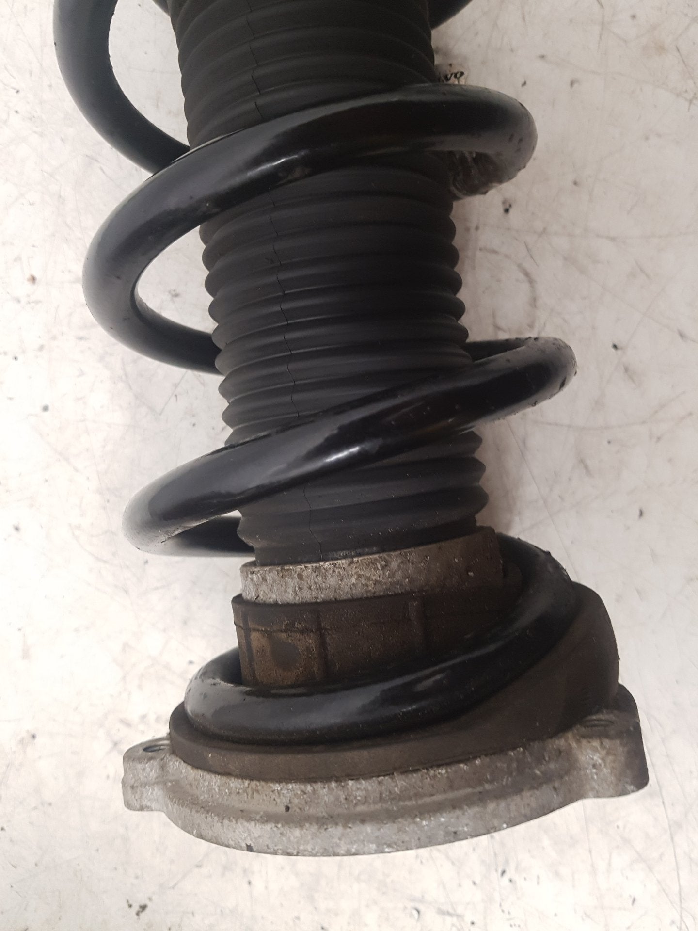 2017 - 2026 Volvo V60 II 225 Estate Right Front Shock Absorber 31658475