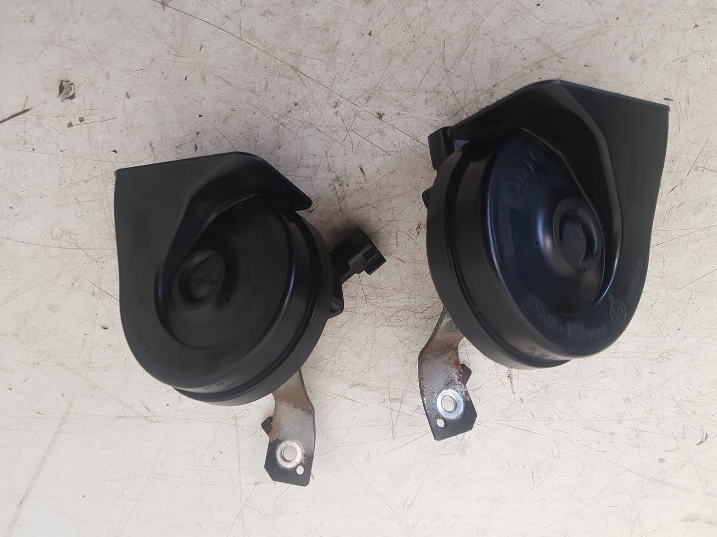 2008 - 2011 Volvo V70  Estate HIGHER AND LOWER HORNS (PAIR)