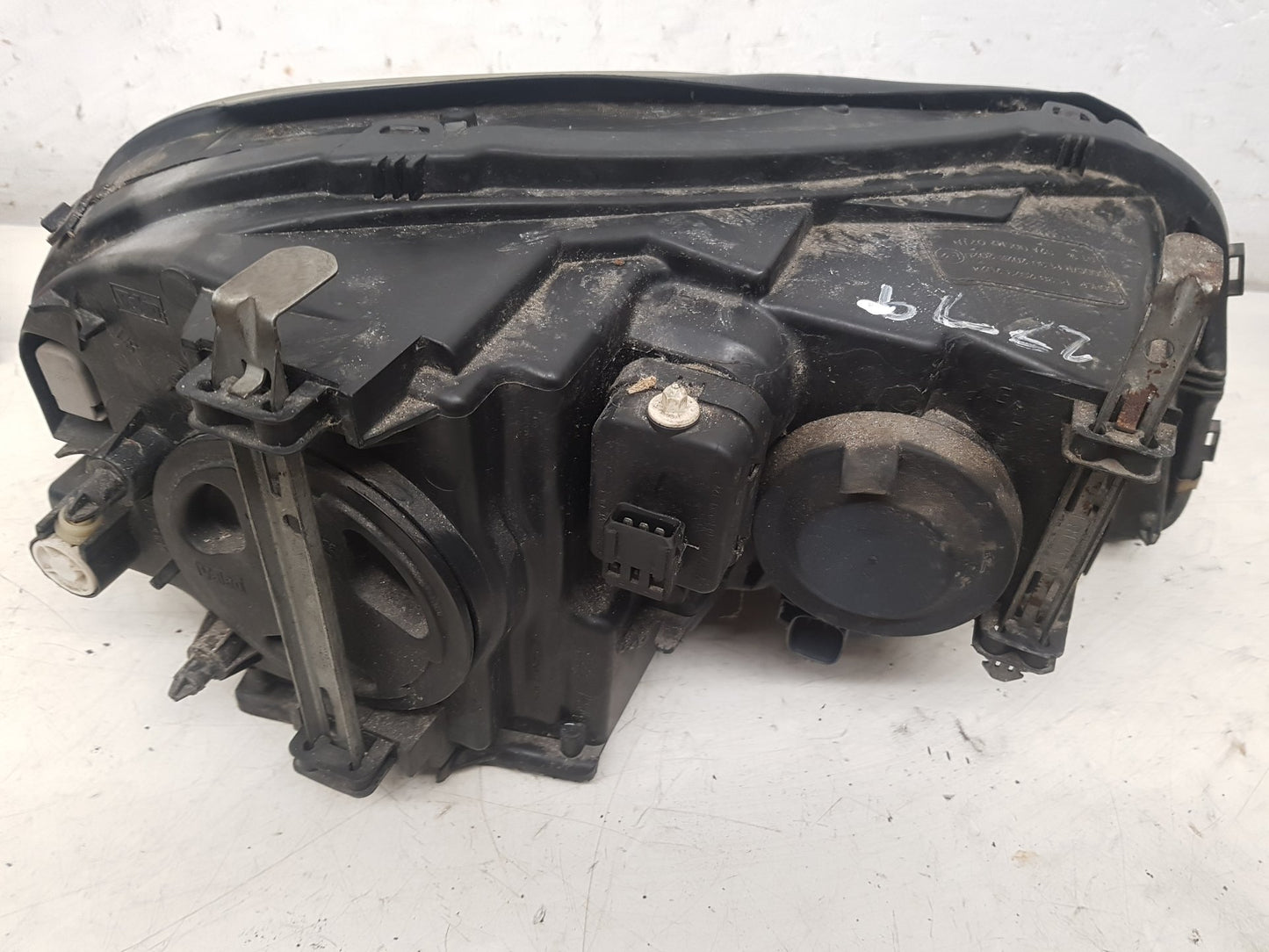 2002 - 2006 Volvo XC90  Estate Left Headlight 30678188