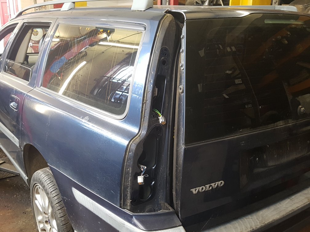 2001 Volvo V70 II 285 Estate Petrol
