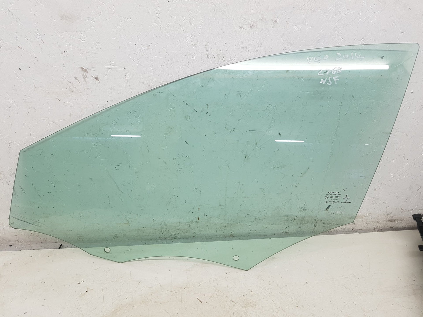 2012 - 2015 Volvo V40  Hatchback Left Front Door Window