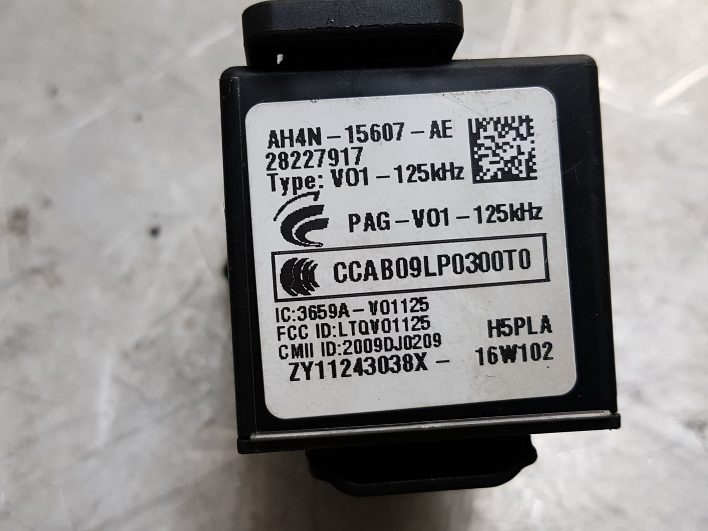 2010 - 2014 Volvo V40  Hatchback IGNITION MODULE 28227917