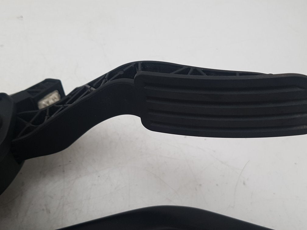 2010 - 2014 Volvo V60  Estate Accelerator Pedal 31329060