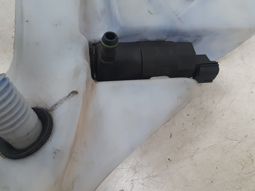 2006 - 2012 Volvo C70  Convertible WASHER BOTTLE & MOTOR 4N51-13K163