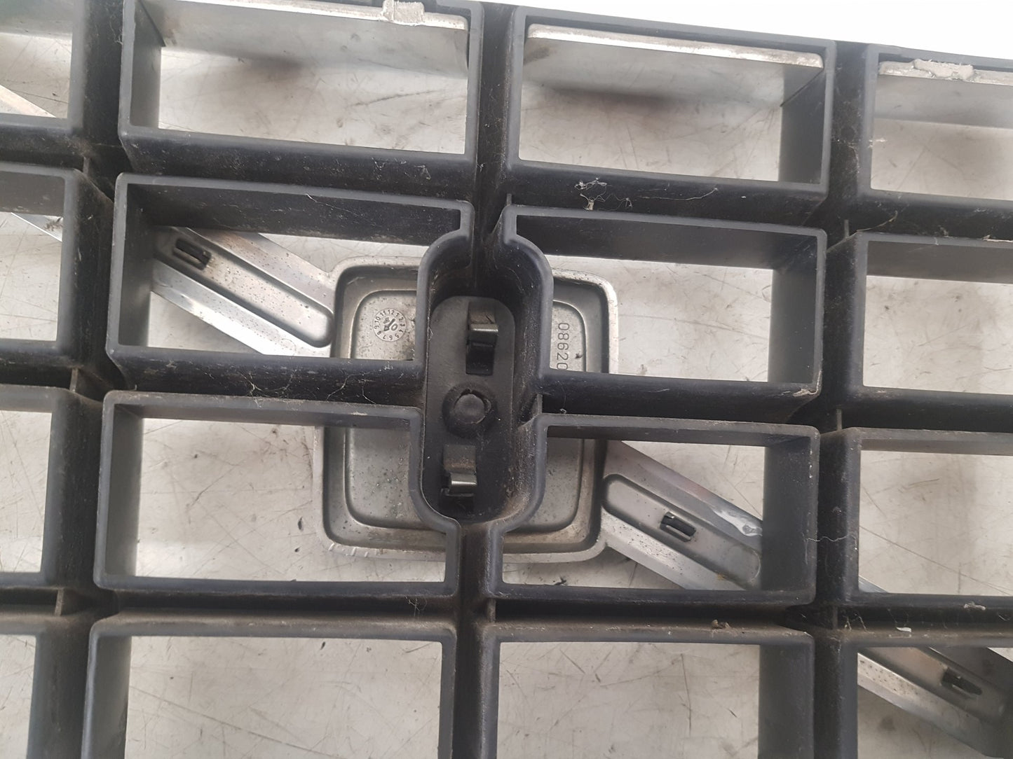 2003 - 2010 Volvo XC90  Estate FRONT GRILL 8620641