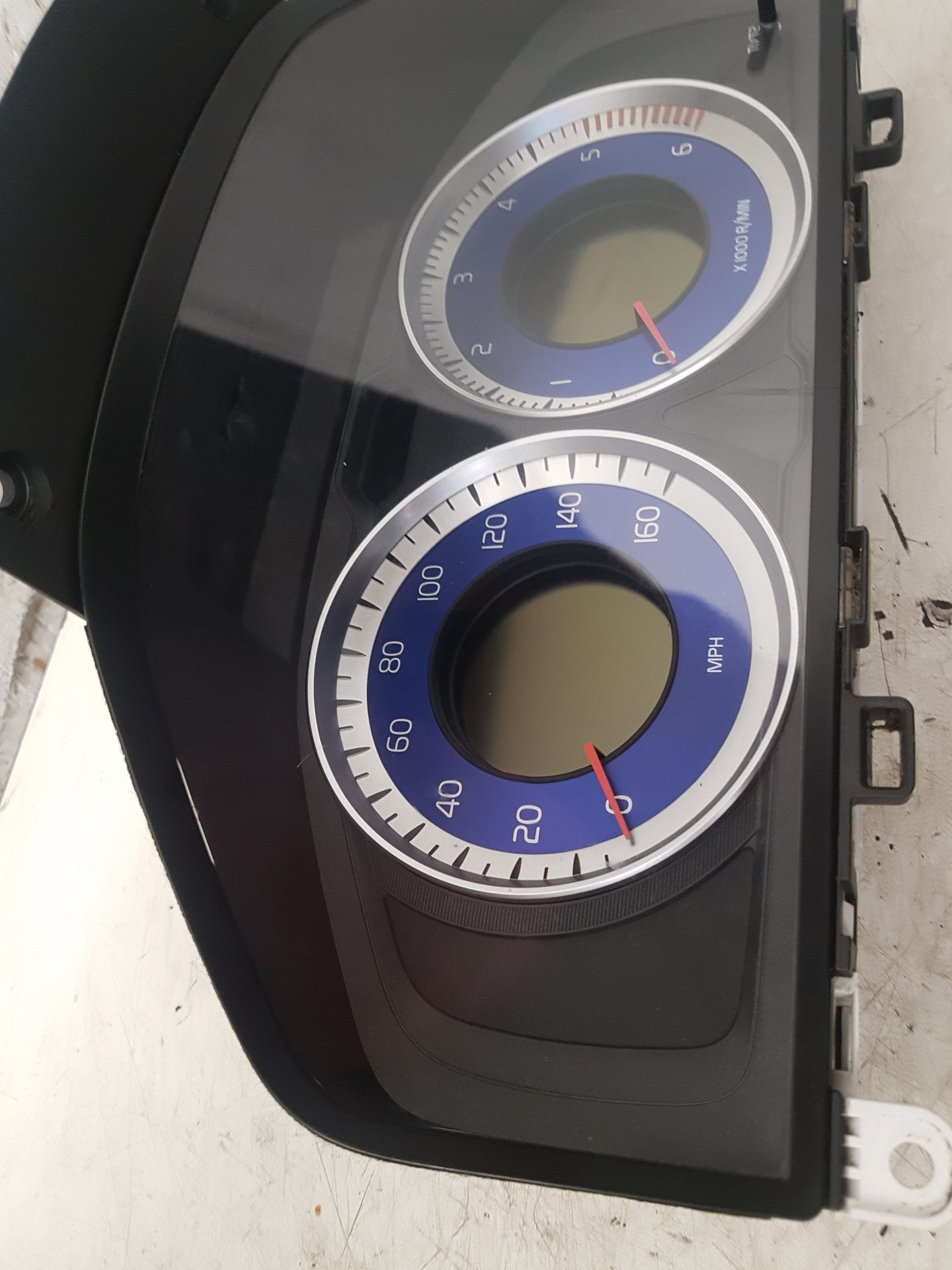 2010 - 2015 Volvo V70  Estate Instrument Cluster 31343497