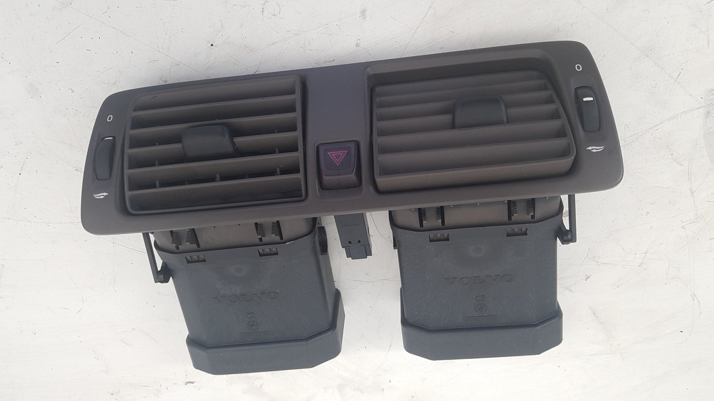 2007 - 2010 Volvo V50 545 Estate Dash Air Vent Centre 39879332