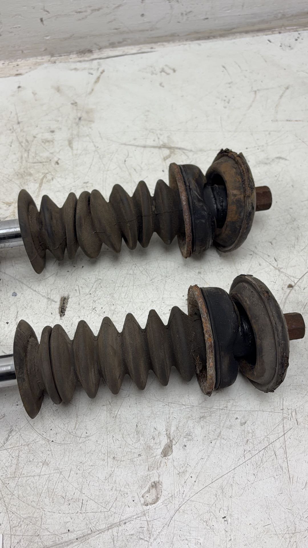 2003 - 2014 Volvo XC90 I 275 Estate REAR SHOCK ABSORBER (PAIR) 30683451