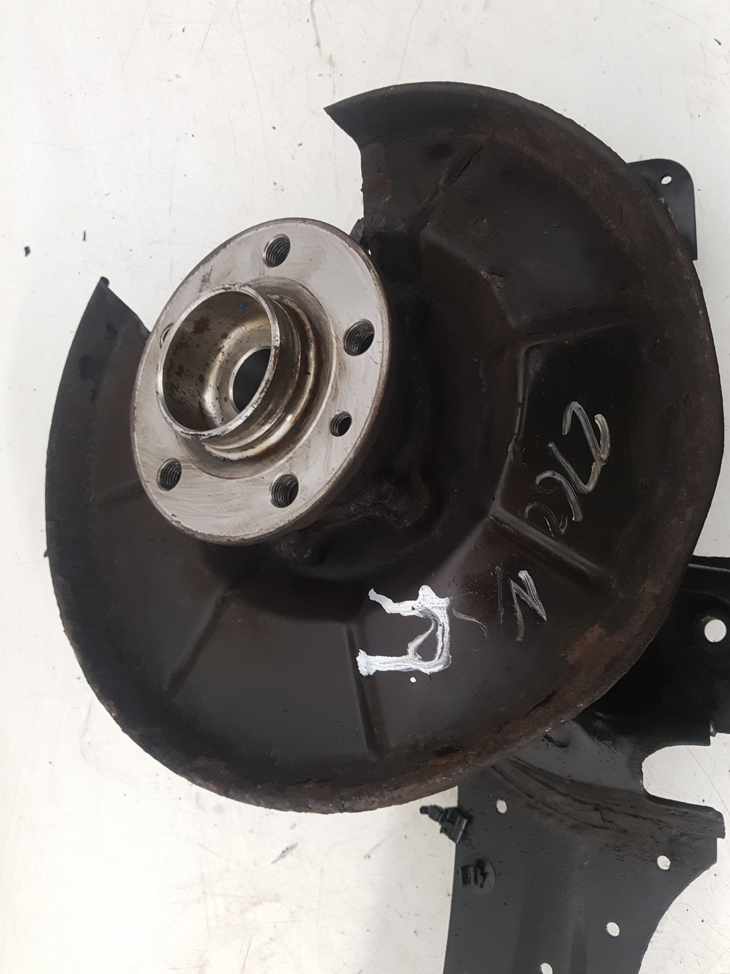 2008 - 2013 Volvo XC60 I 156 Estate Left Rear Hub Assembly 20150325
