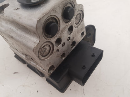 2001 - 2004 Volvo V40  Estate BRAKE FLUID RESERVOIR AND MASTER CYLINDER 8602362