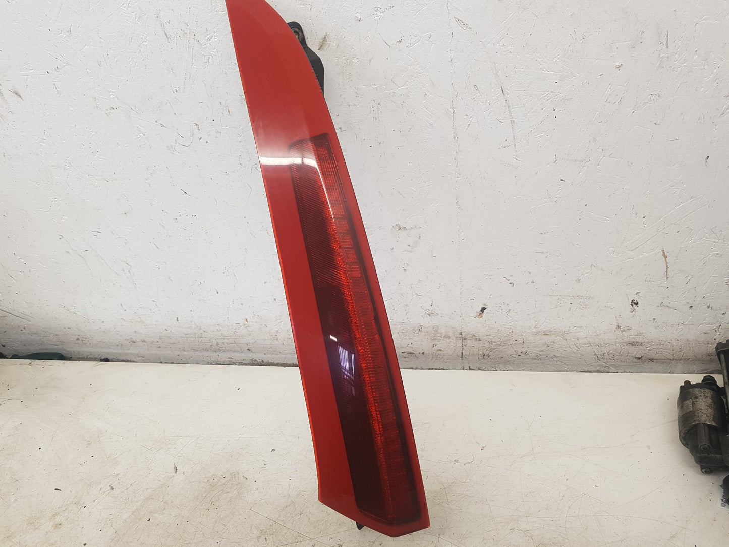 2002 - 2006 Volvo XC90  Estate REAR/TAIL LIGHT UPPER (PASSENGER SIDE) 30678220