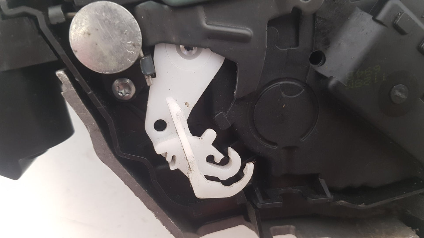 2006 - 2012 Volvo C70  Convertible Right Front Door Lock Actuator 30632851