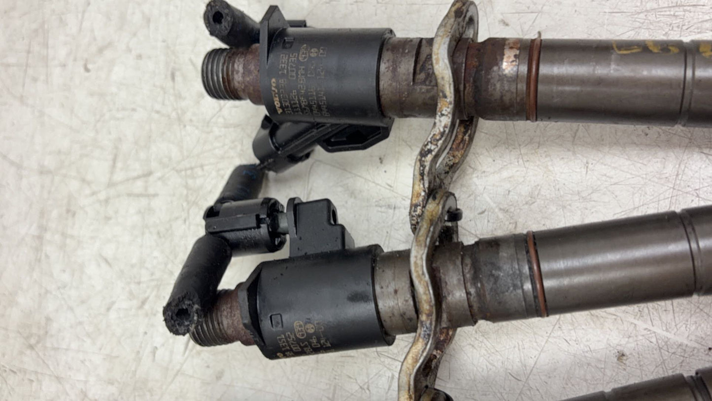 2011 - 2014 Volvo V60 I 155 Estate INJECTOR (DIESEL) SET 31303238
