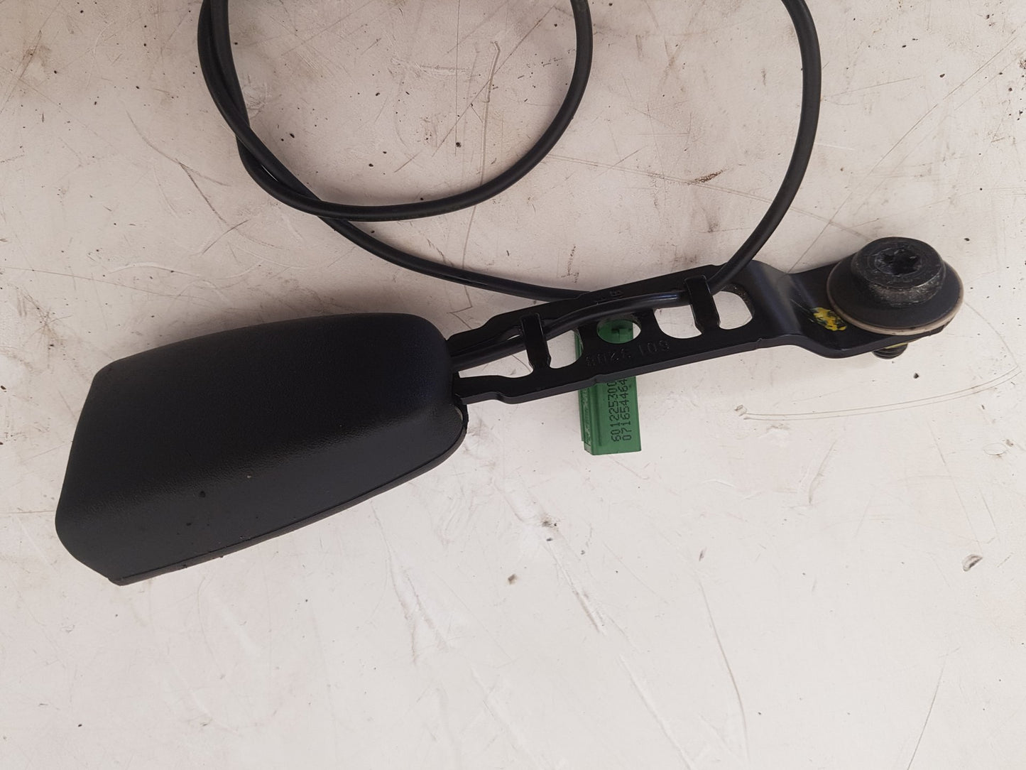 2007 Volvo XC90  Estate SEAT BELT ANCHOR (PASSENGER SIDE FRONT) 6841697