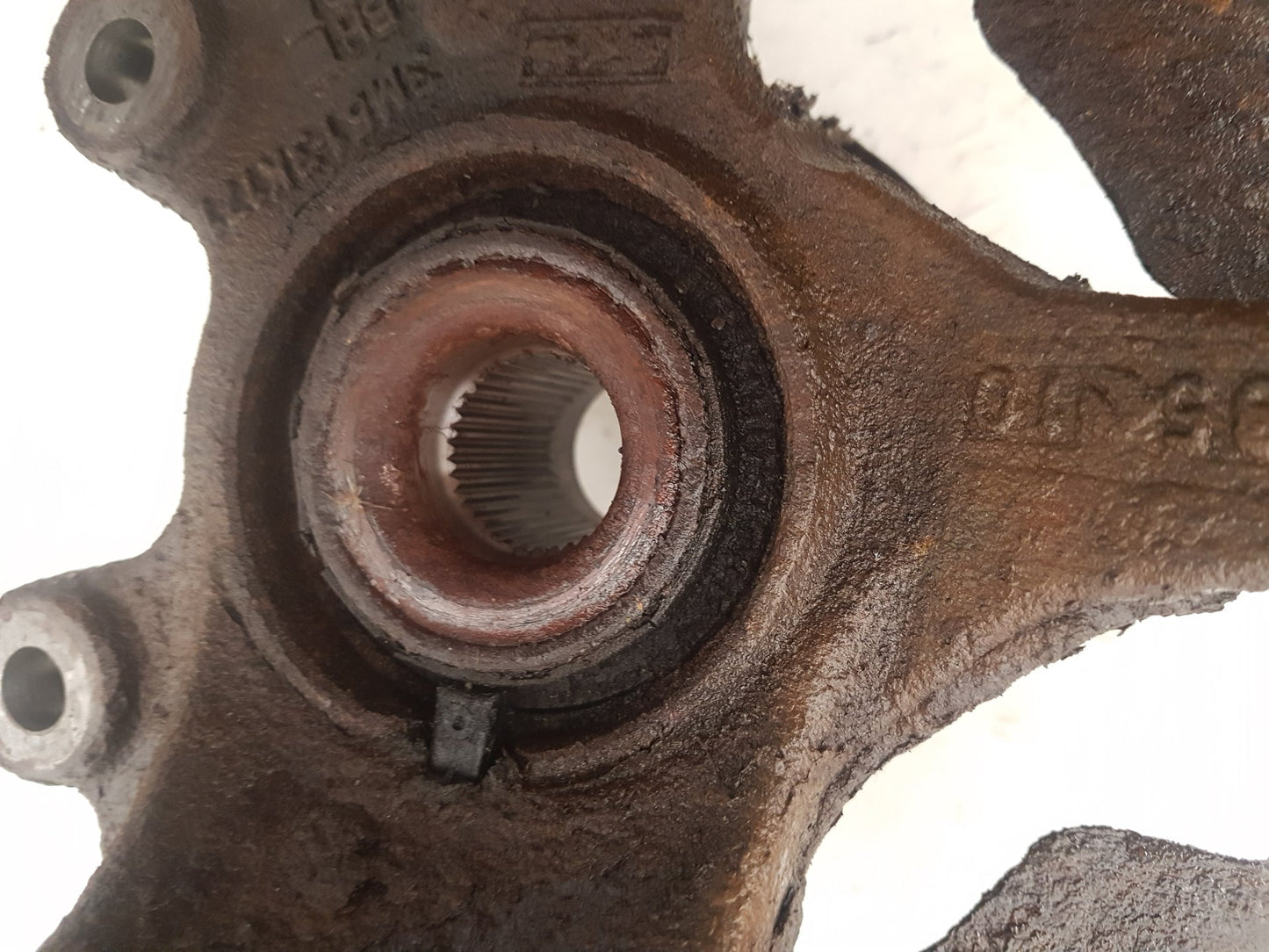 2010 - 2012 Volvo S40  Saloon Left Front Hub Assembly 3M51-3K171