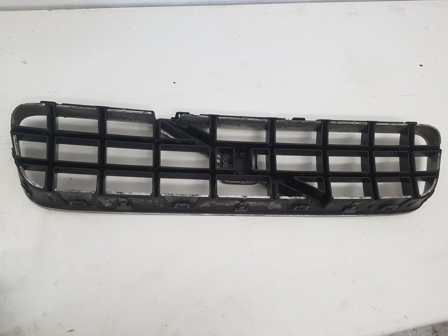 2007 - 2013 Volvo C70  Convertible FRONT GRILL 08620343