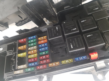 2005 - 2011 Volvo XC90   Engine Fuse Box 30679527