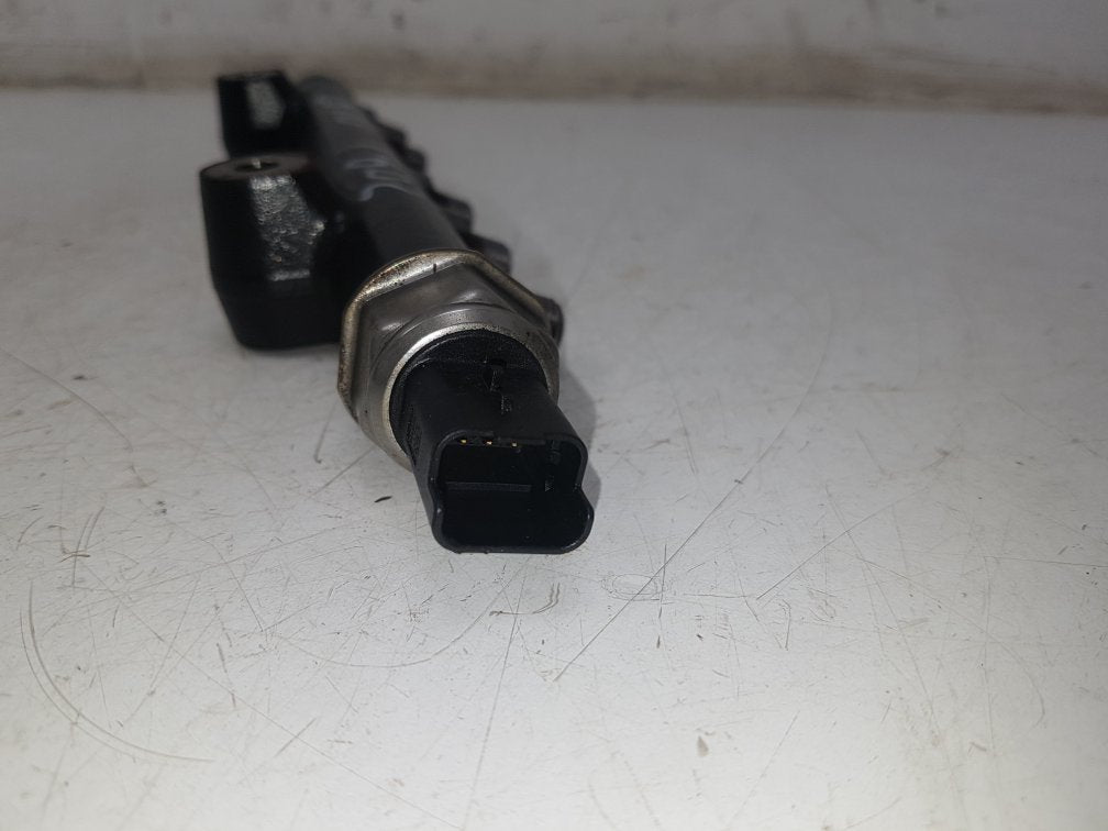 2014 Volvo V40  Hatchback Injection Rail 968529758002