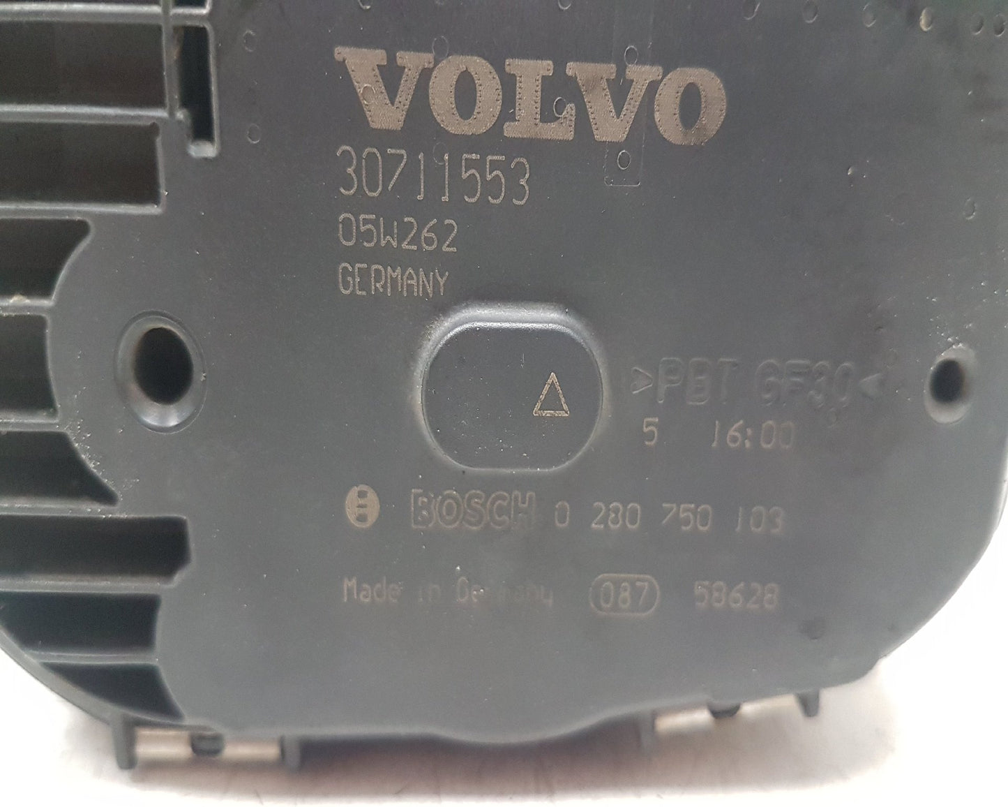 2003 - 2006 Volvo XC90  Estate Throttle Body 30711553