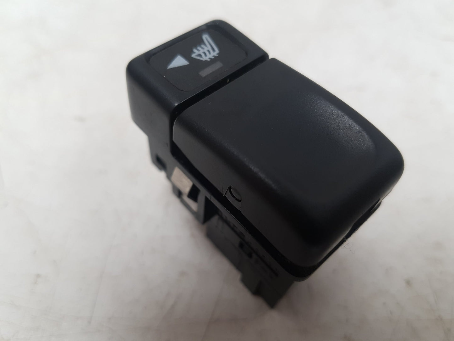 1992 - 1997 Volvo 850  Estate Heated Seat Switch 9148765