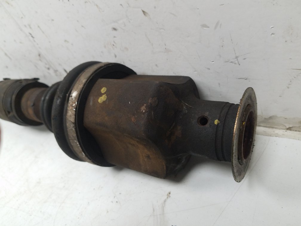 1998 - 2004 Volvo S40  Saloon Driveshaft (Manual) UK Drivers Side Front.