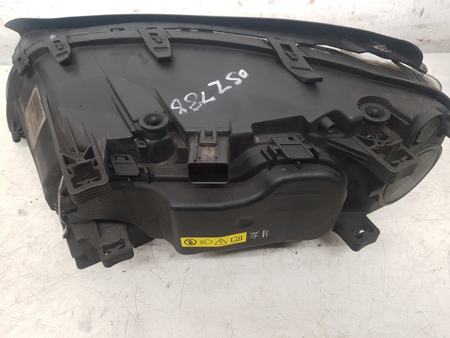 2008 - 2011 Volvo V70  Estate Right Headlight 31214350