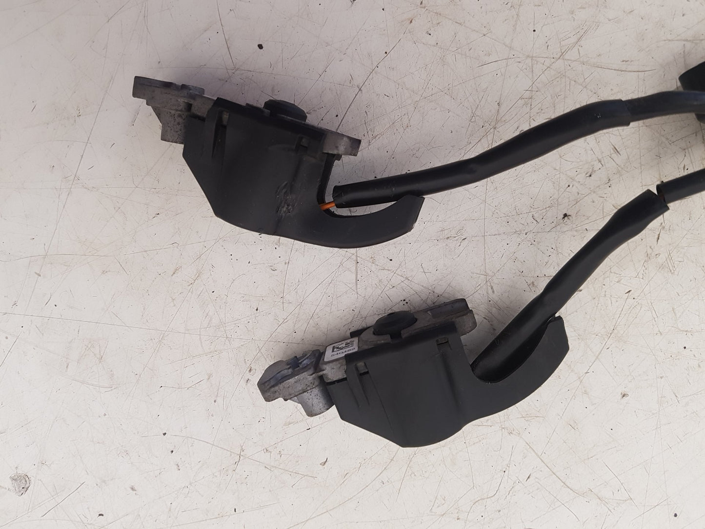 2012 - 2015 Volvo V40  Hatchback BONNET HINGE RELEASER (PAIR) 31305432