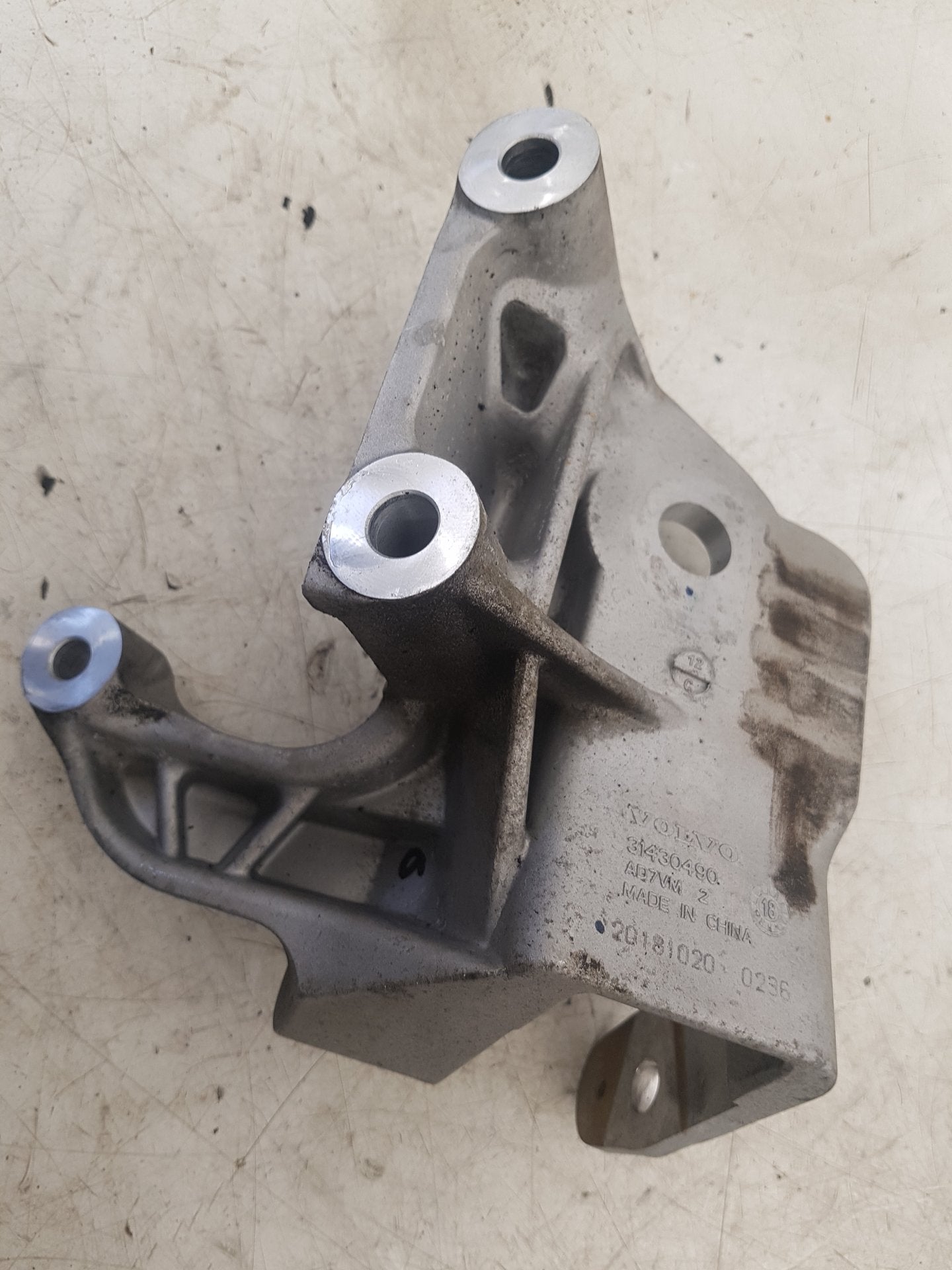 2017 - 2026 Volvo V60 II 225 Estate Right Engine Mount 31430490