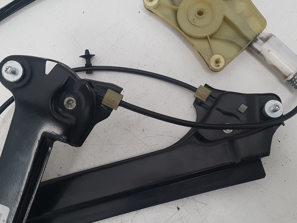 2008 - 2009 Volvo C70  Convertible WINDOW REGULATOR/MECH ELECTRIC  (FRONT PASSENGER SIDE) 30633660