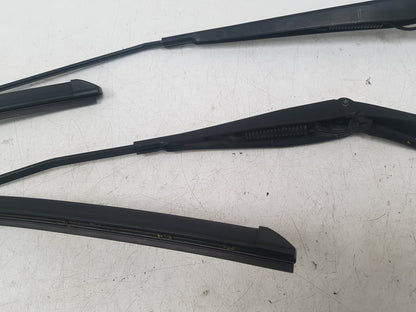 2007 Volvo C70  Convertible FRONT WIPER (PAIR) 30753000