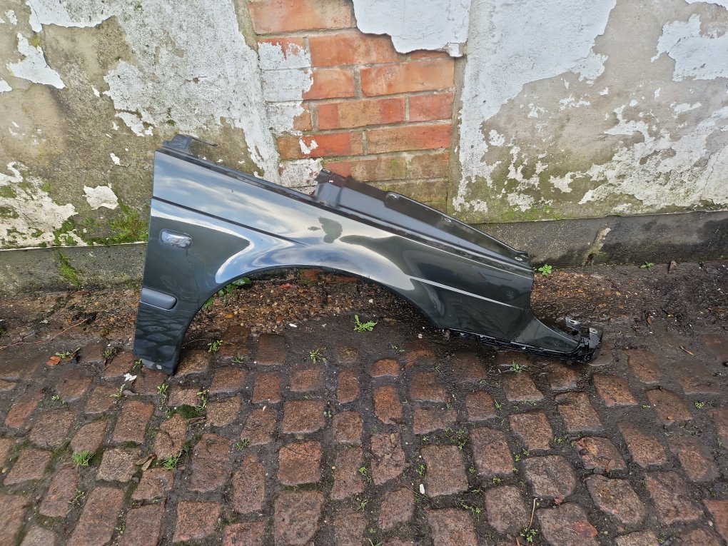 2001 - 2009 Saab 9-5  Estate Right Front Guard