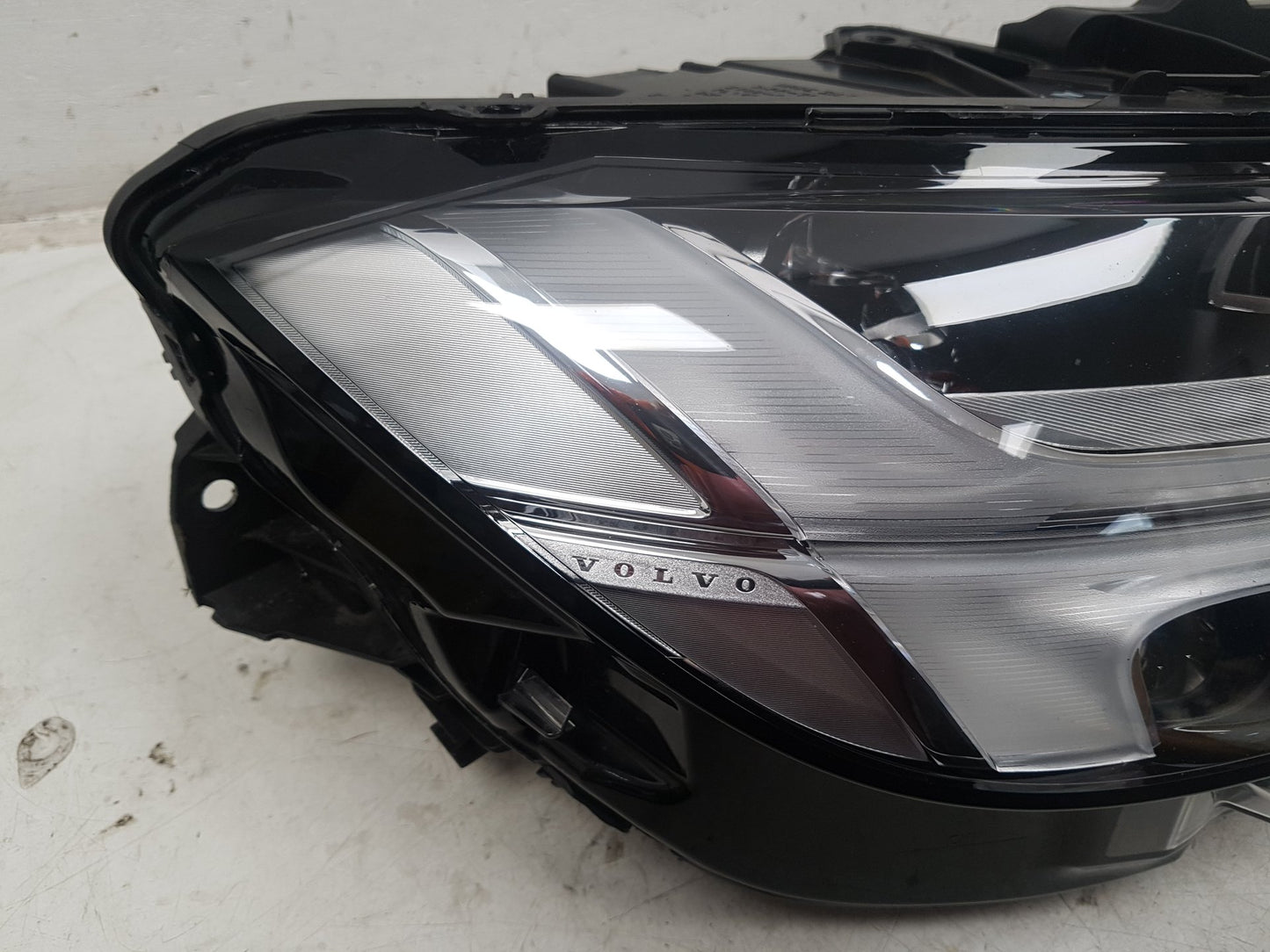 2017 - 2025 Volvo V90 235, 236 Estate Right Headlight 31655749