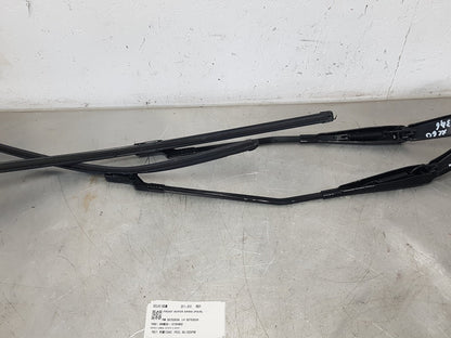 2008 - 2017 Volvo XC60  Estate FRONT WIPER ARMS (PAIR) RH 30753530