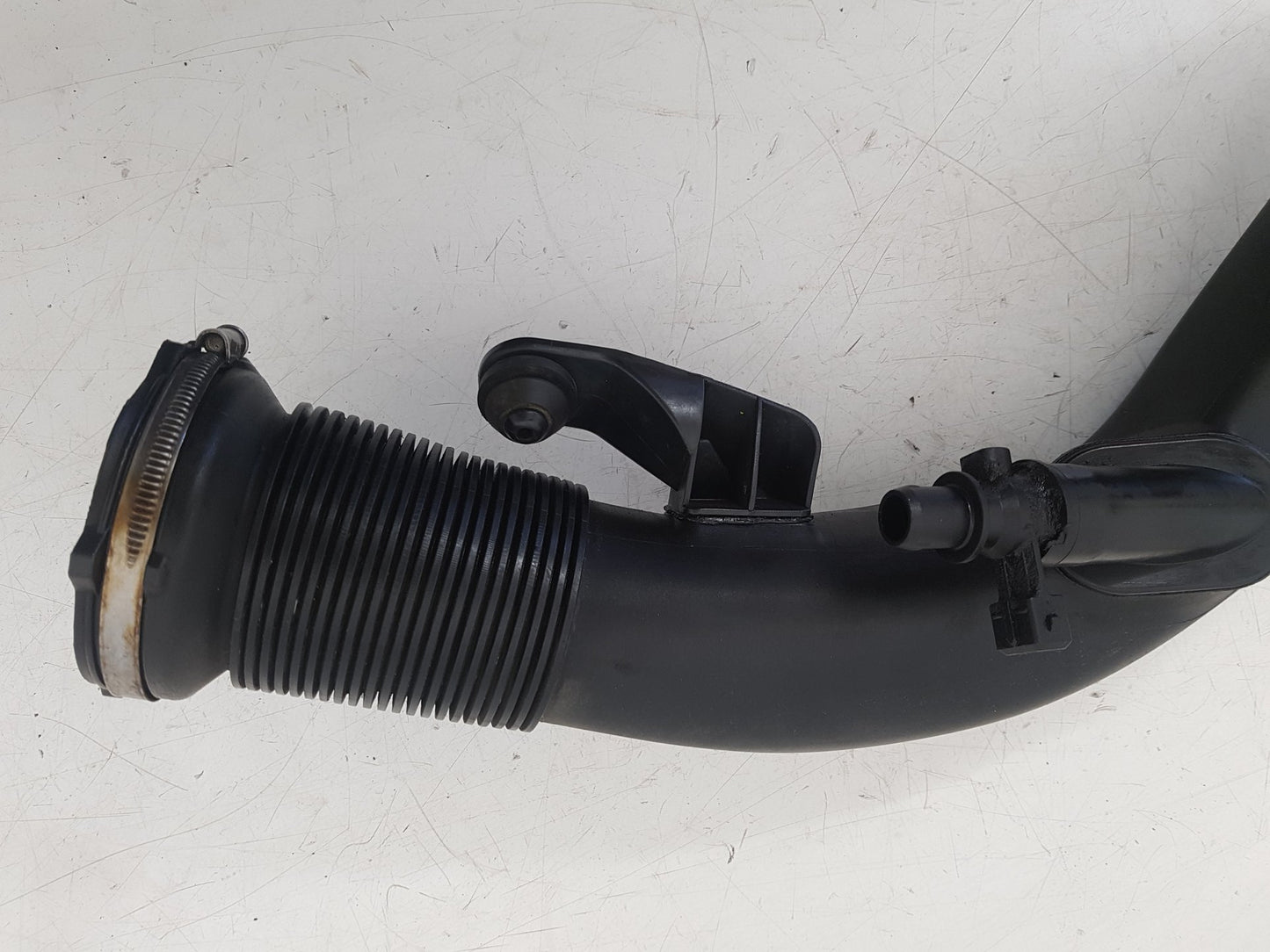 2012 - 2015 Volvo V40  Hatchback Intercooler Pipe 31325985