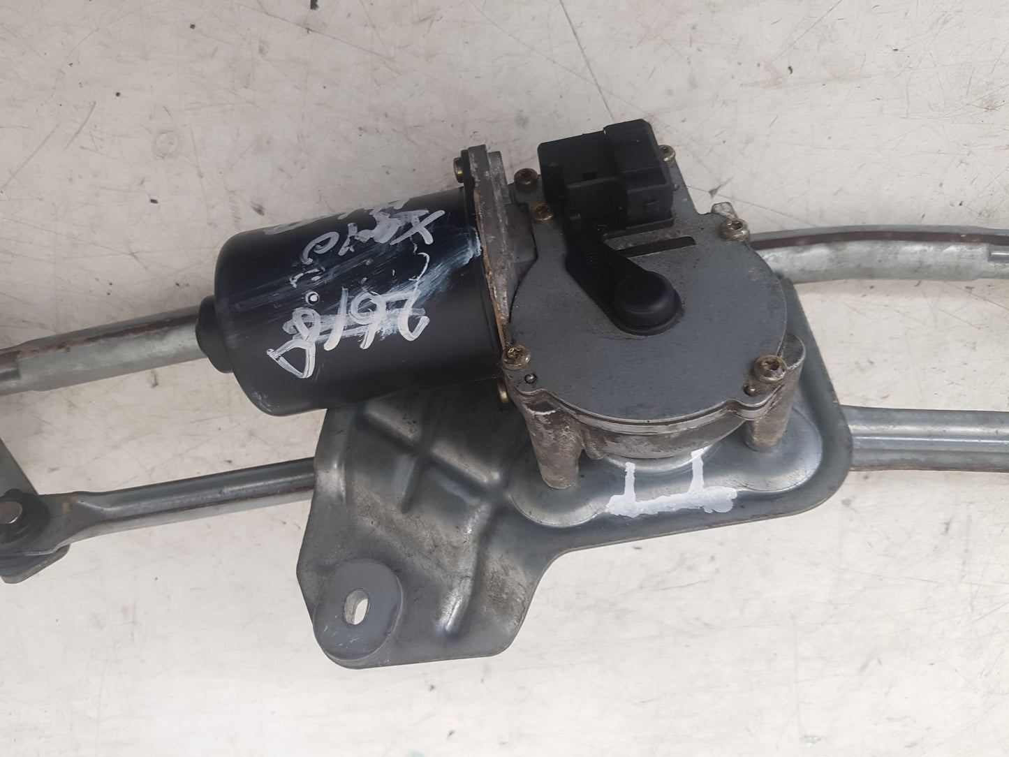 2007 - 2014 Volvo XC90  Estate WIPER MOTOR (FRONT) & LINKAGE 8620510