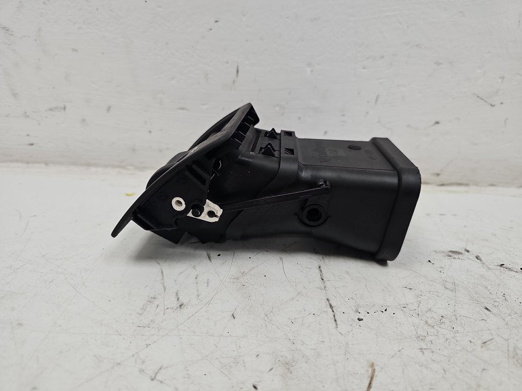 2005 - 2012 Volvo S40  Saloon AIR VENT (PASSENGER SIDE FRONT) 39888287